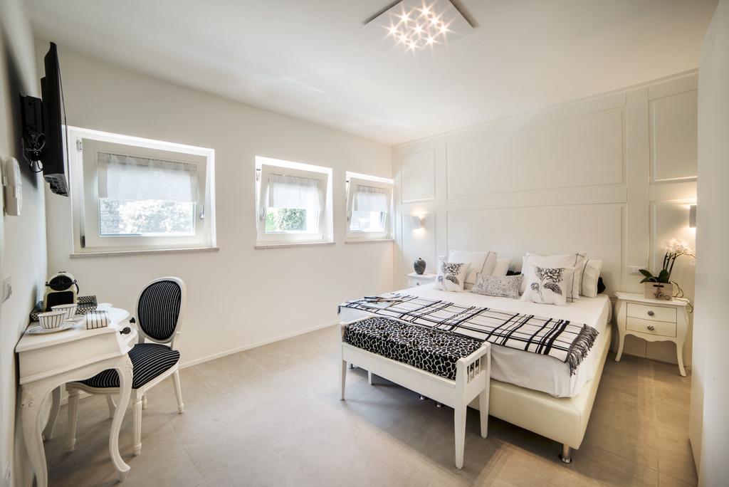 Riviera Carducci Rooms Песк'єра-дель-Гарда Екстер'єр фото